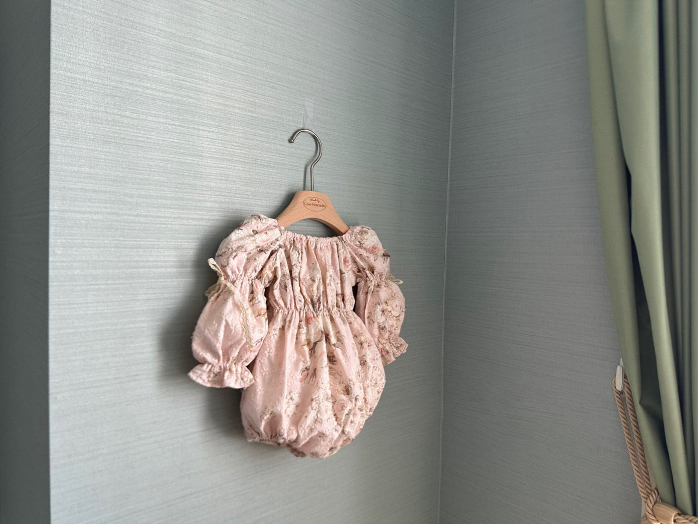 Misty Eyelet Romper _Pink