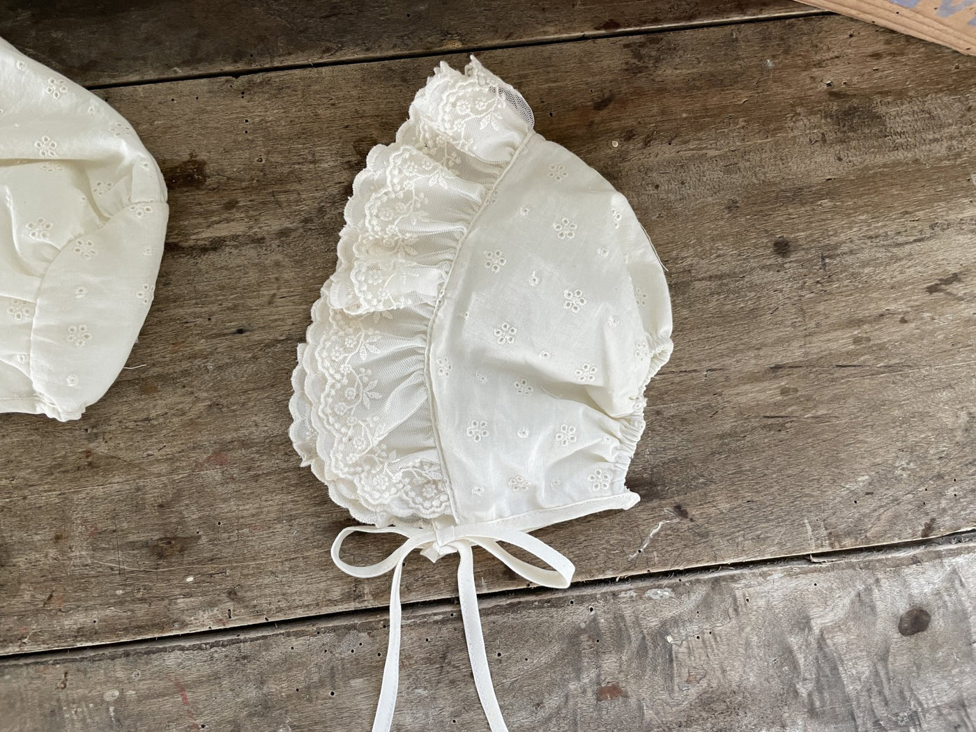 Seri Lace Bonnet