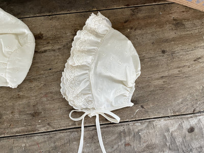 Seri Lace Bonnet