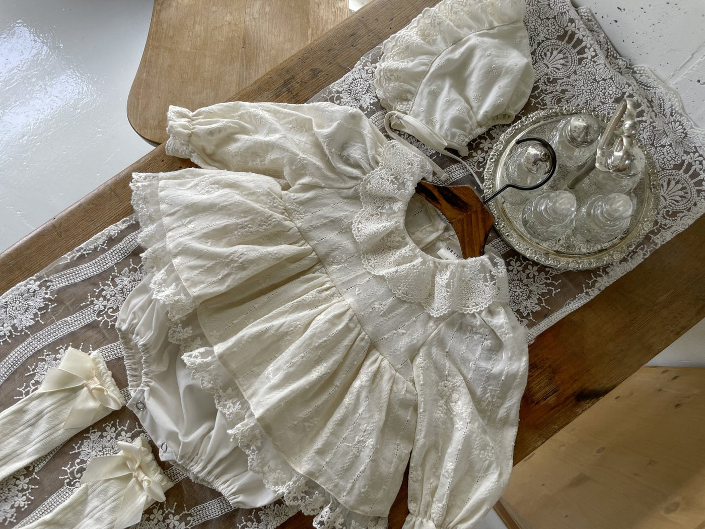 Seri Lace Bonnet