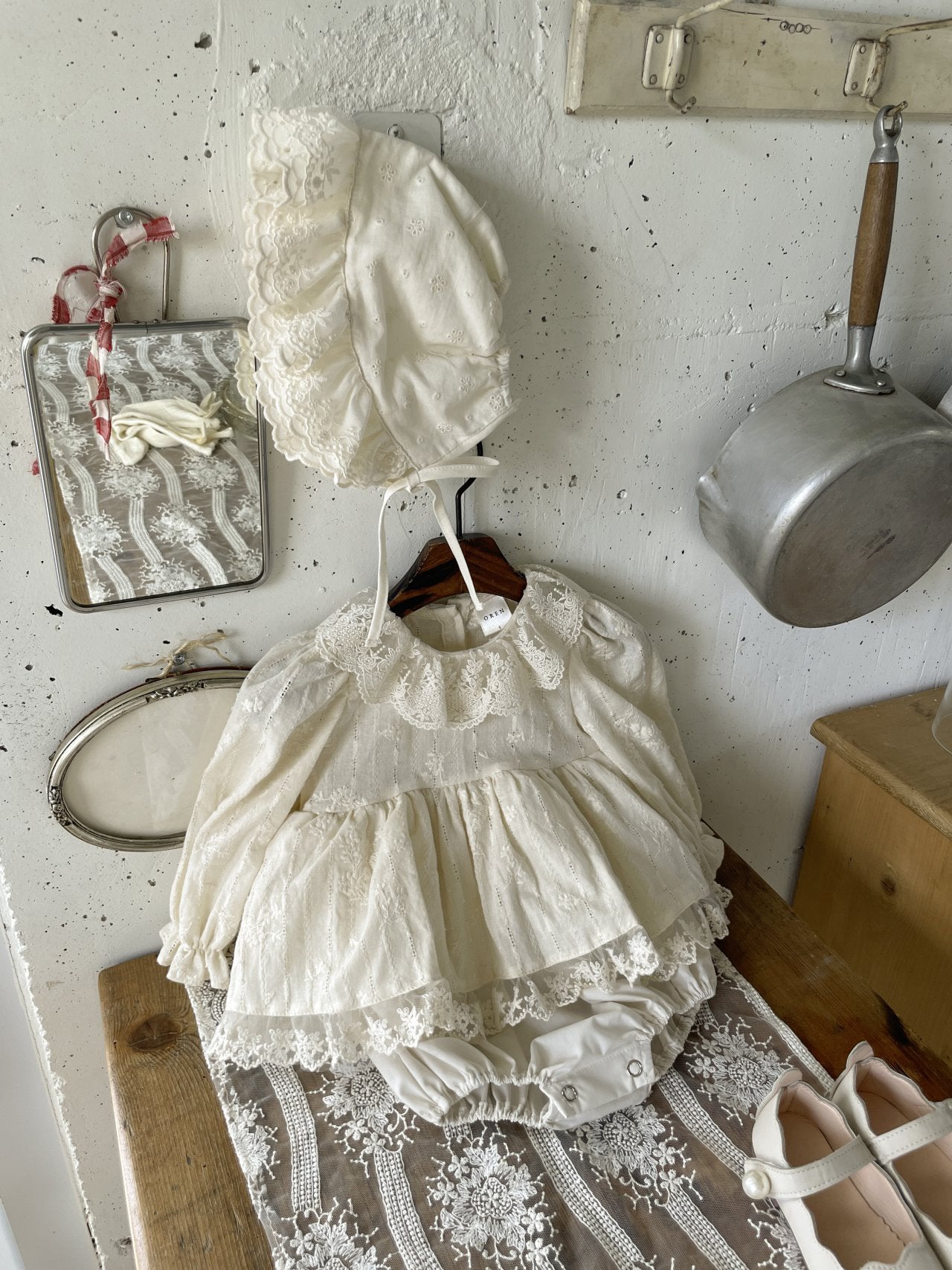 Seri Lace Bonnet
