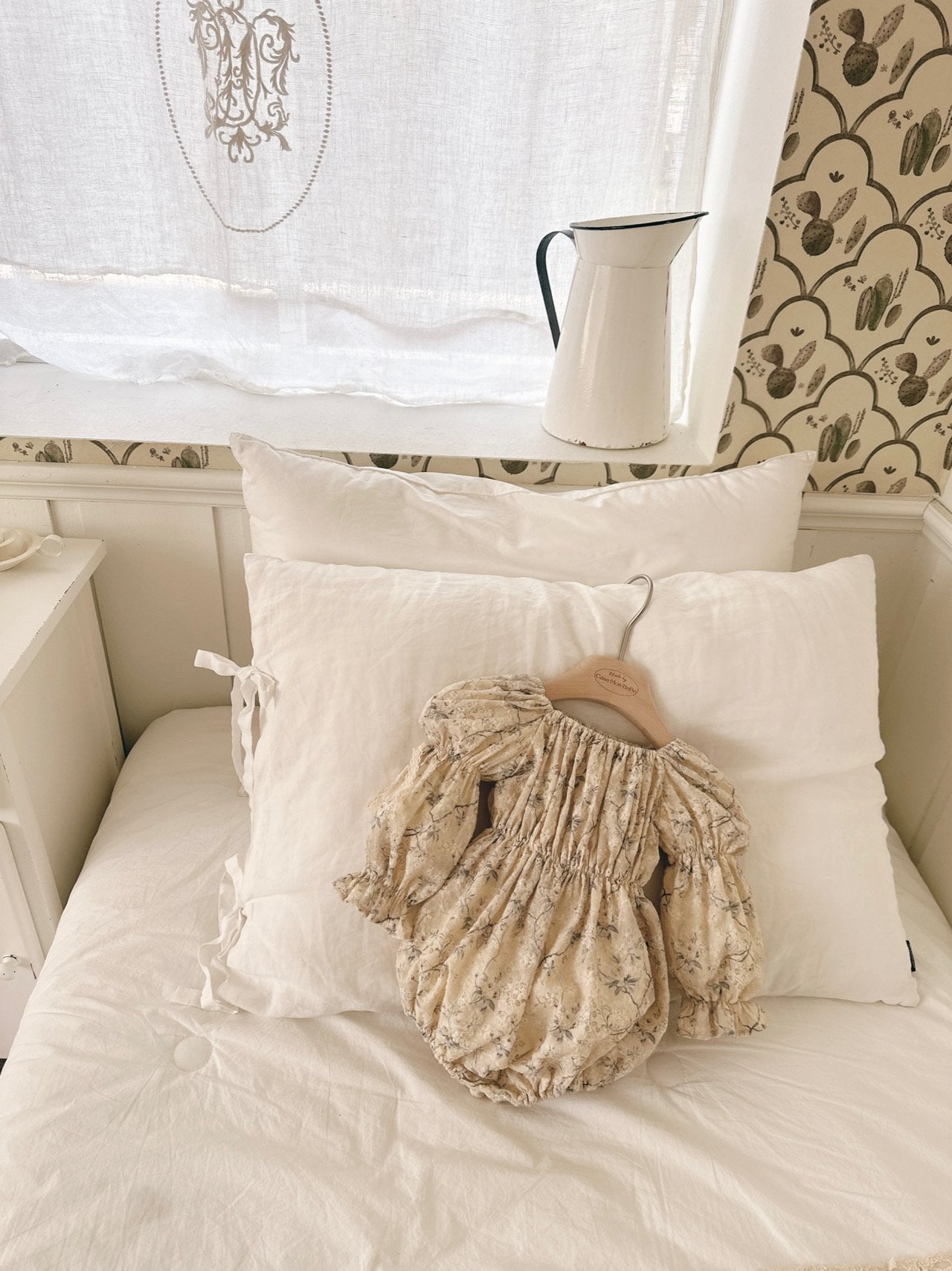 Misty Eyelet Romper _Beige