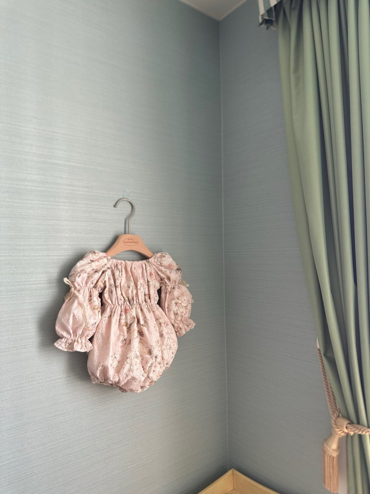 Misty Eyelet Romper _Pink