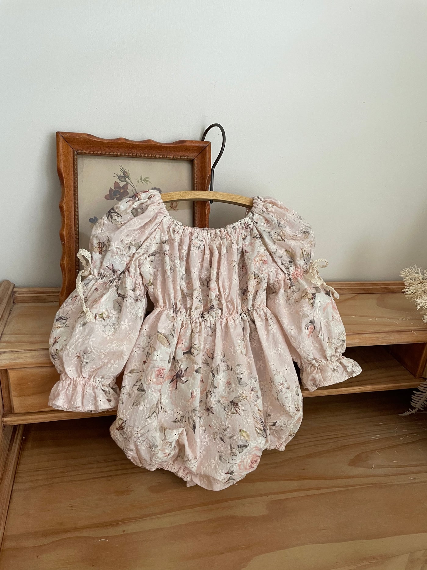 Misty Eyelet Romper _Pink