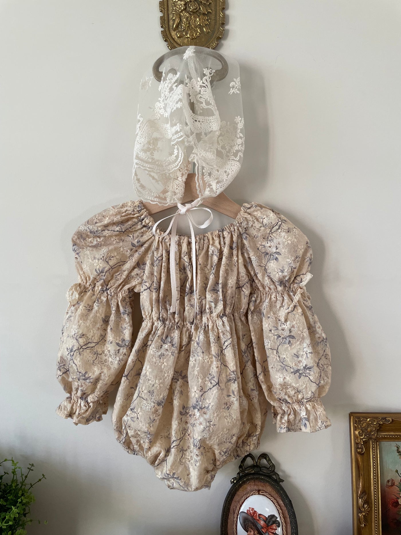Misty Eyelet Romper _Beige
