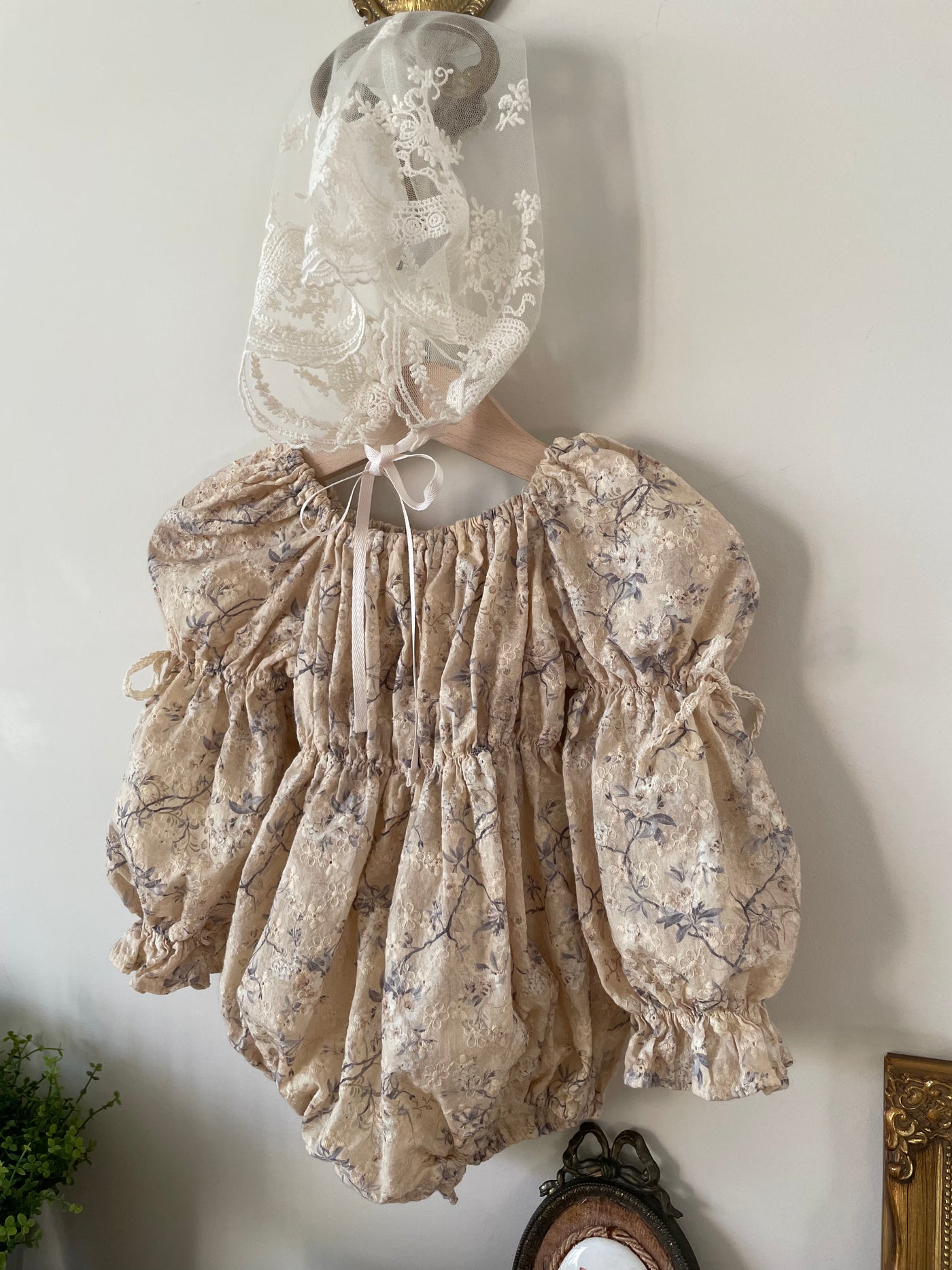 Misty Eyelet Romper _Beige